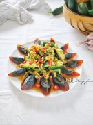 凉拌松花蛋黄瓜