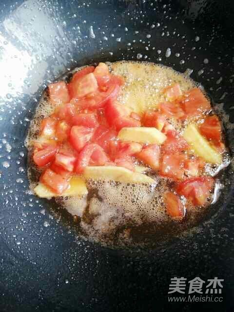 西红柿金针菇瘦肉汤的步骤