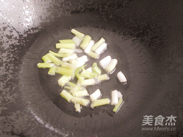 黄花菜肉汤的步骤