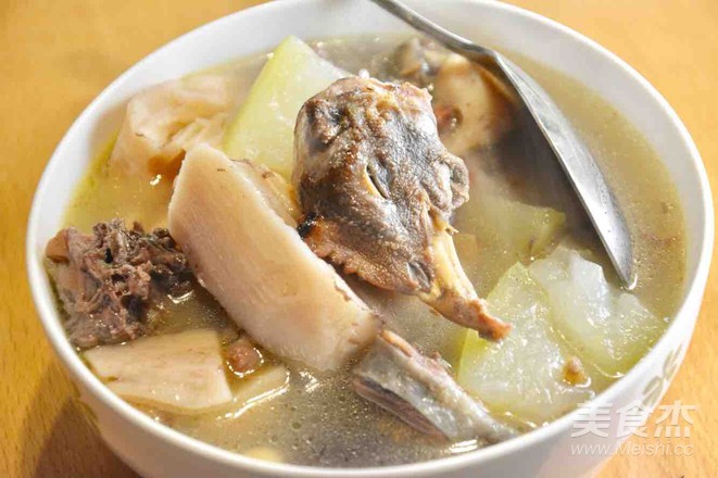 乌鸡药膳汤成品图