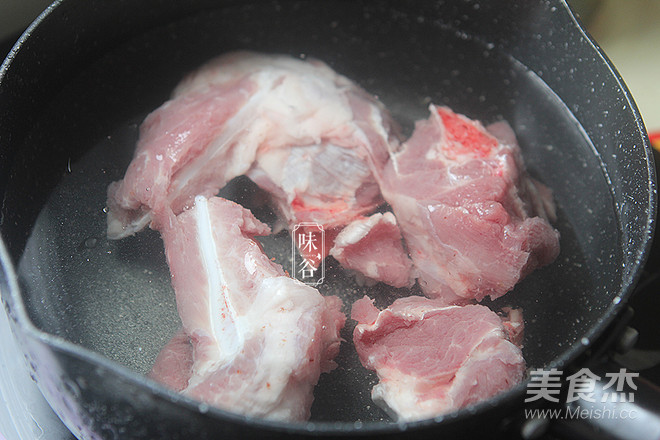 清热祛湿沙葛猪骨汤的步骤