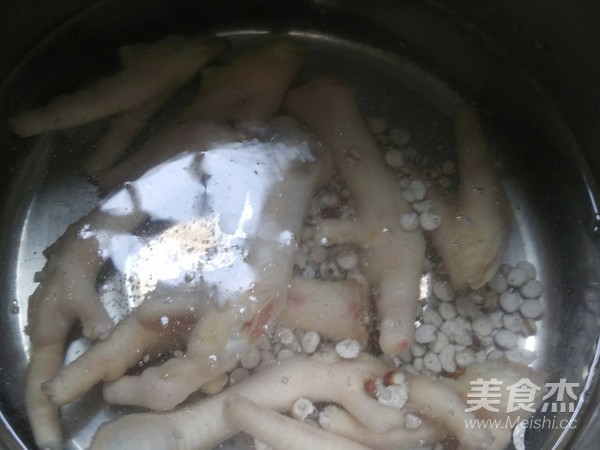 木瓜鸡爪丰胸去湿汤的步骤