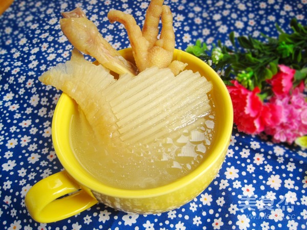 鸡肉煲鱼翅骨汤成品图