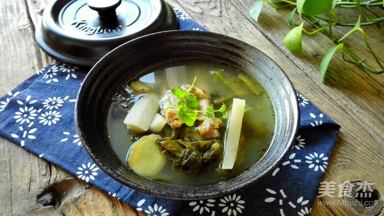 砂锅炖酸萝卜老鸭汤成品图
