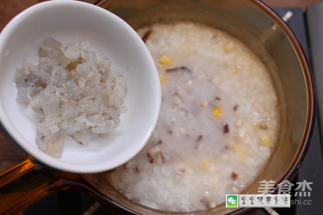 宝宝辅食食谱  玉米西兰花虾粥的步骤