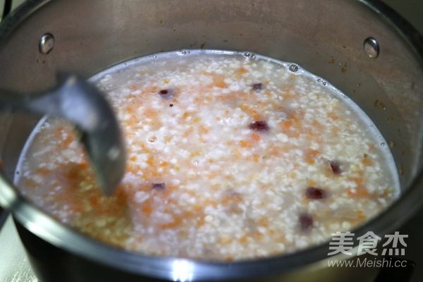 自然甘甜的大枣麦片粥的步骤