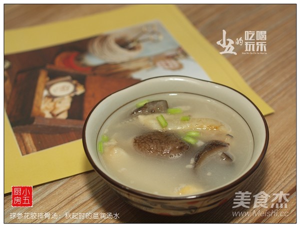 球参花胶排骨汤成品图