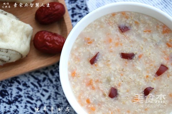 自然甘甜的大枣麦片粥成品图