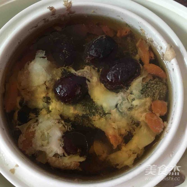 椰汁乌鸡汤成品图