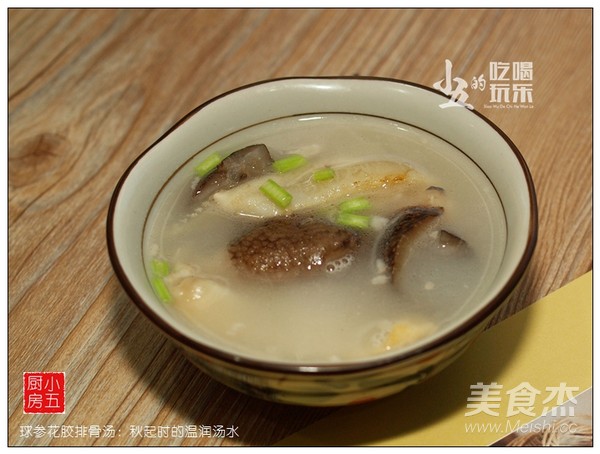 球参花胶排骨汤成品图