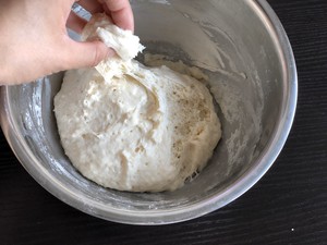超软日式香葱芝士面包，快速中种法发酵，简易整形方法，新手必做的做法 步骤3