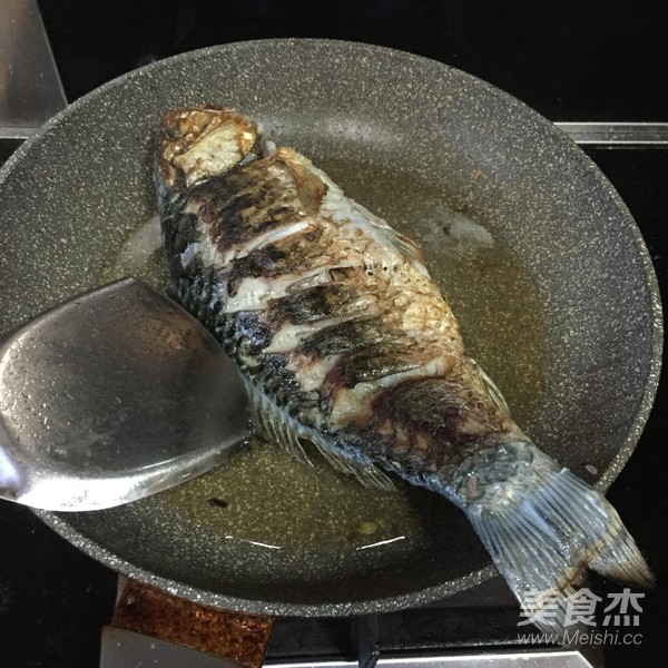 萝卜丝鲫鱼汤的步骤
