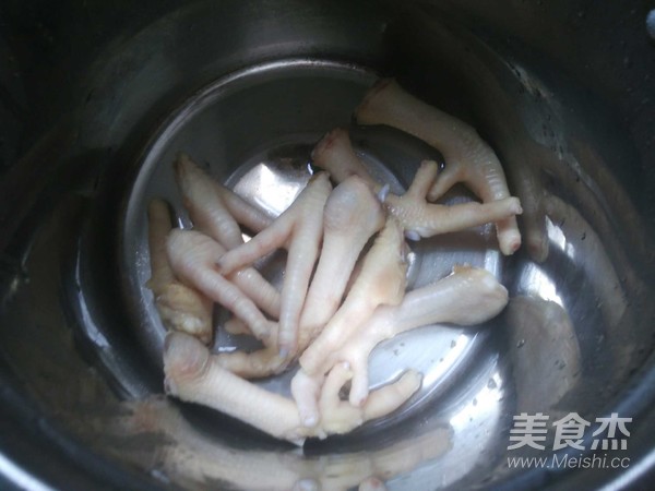 木瓜鸡爪丰胸去湿汤的步骤