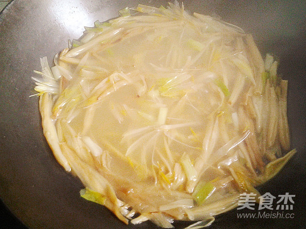 黄花菜肉汤的步骤