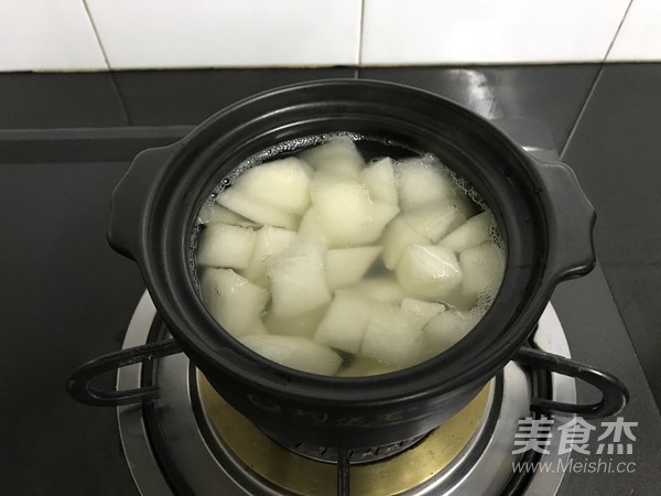 冰糖玫瑰炖梨的步骤