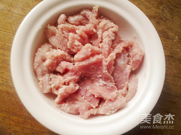 黄花菜肉汤的步骤