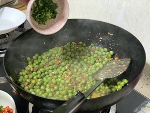 超下饭的豌豆肉沫的做法 步骤15