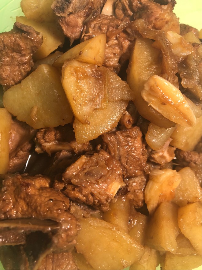 红烧排骨炖土豆的做法