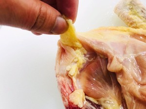 香煎无骨鸡腿（鸡腿去骨方法）的做法 步骤2
