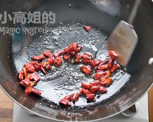 【小高姐】青椒牛肉 如何炒出嫩滑的牛肉的做法 步骤11