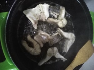 斑鱼炖菜的做法 步骤2