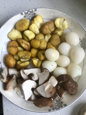 香菇栗子炖菜的做法 步骤2