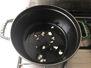 staub铸铁锅咖喱炖菜的做法 步骤3