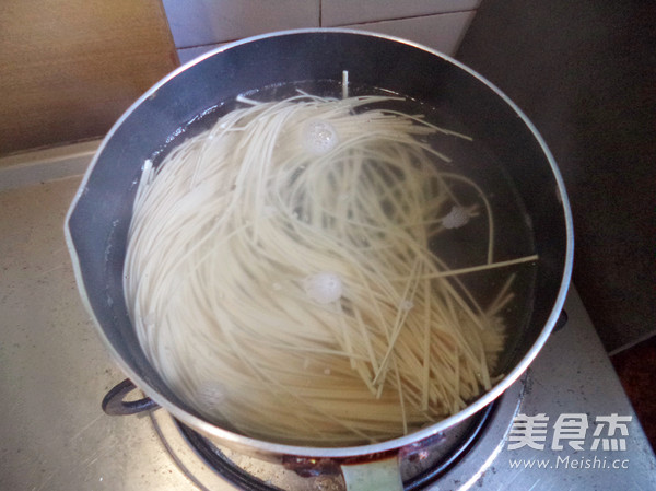 广东豉油皇炒面的步骤