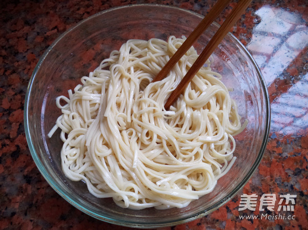 广东豉油皇炒面的步骤