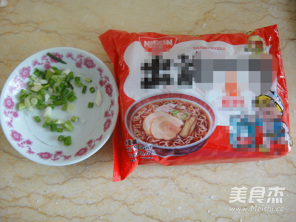 广东鲜虾云吞面的步骤