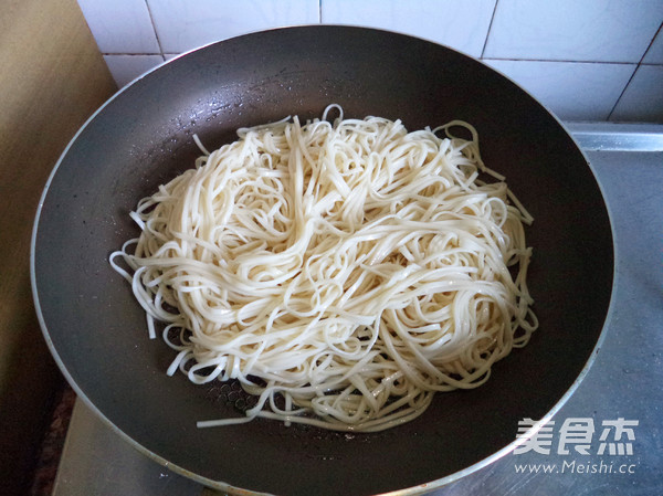 广东豉油皇炒面的步骤
