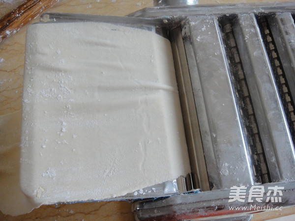 广东鲜虾云吞面的步骤