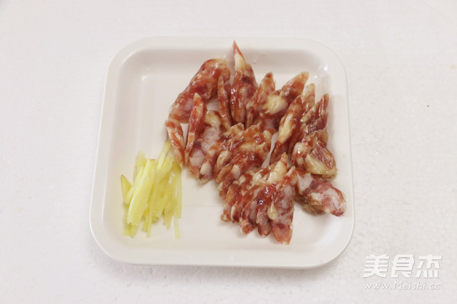 广式腊肠煲仔饭的步骤