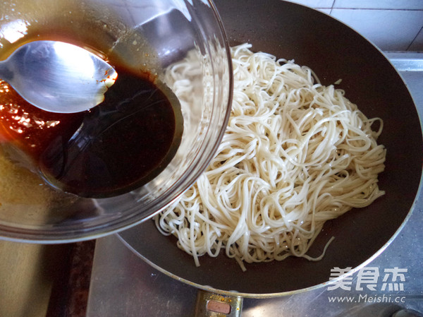 广东豉油皇炒面的步骤