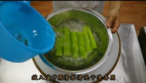 厨师长教你：夏日开胃小菜“凉拌莴笋丝”的家常做法，简单易学赶紧收藏吧的做法 步骤1