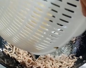 三丝春卷·馅料炒制的做法 步骤11