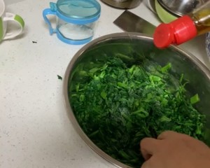 家常凉拌菠菜的做法 步骤10