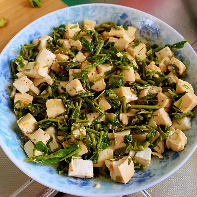 香椿拌豆腐  季节菜凉拌香椿 开胃凉拌菜的做法