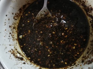 正宗秘制川味辣椒油——适合各种凉拌菜的做法 步骤6