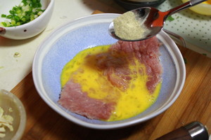 【新年家宴小菜】上海风味炸猪排的做法 步骤3