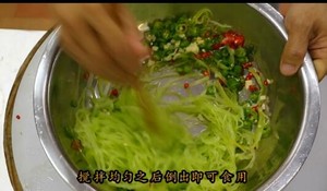 厨师长教你：夏日开胃小菜“凉拌莴笋丝”的家常做法，简单易学赶紧收藏吧的做法 步骤6