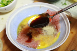 【新年家宴小菜】上海风味炸猪排的做法 步骤6