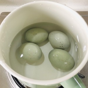 快手好吃凉菜～凉拌皮蛋的做法 步骤2