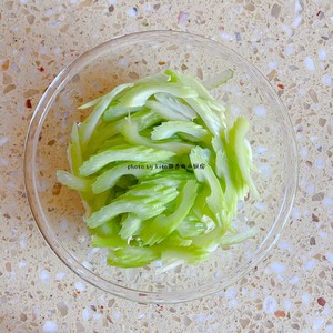 家常快手凉拌菜-西芹木耳胡萝卜-清爽开胃的做法 步骤3