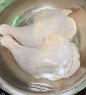 柠檬手撕鸡的做法 步骤1