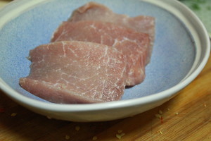 【新年家宴小菜】上海风味炸猪排的做法 步骤1