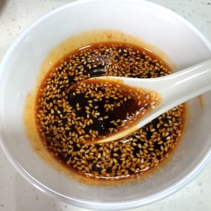 快手好吃凉菜～凉拌皮蛋的做法 步骤6