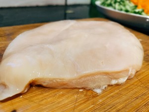 凉拌手撕鸡胸肉（减脂美味）的做法 步骤2