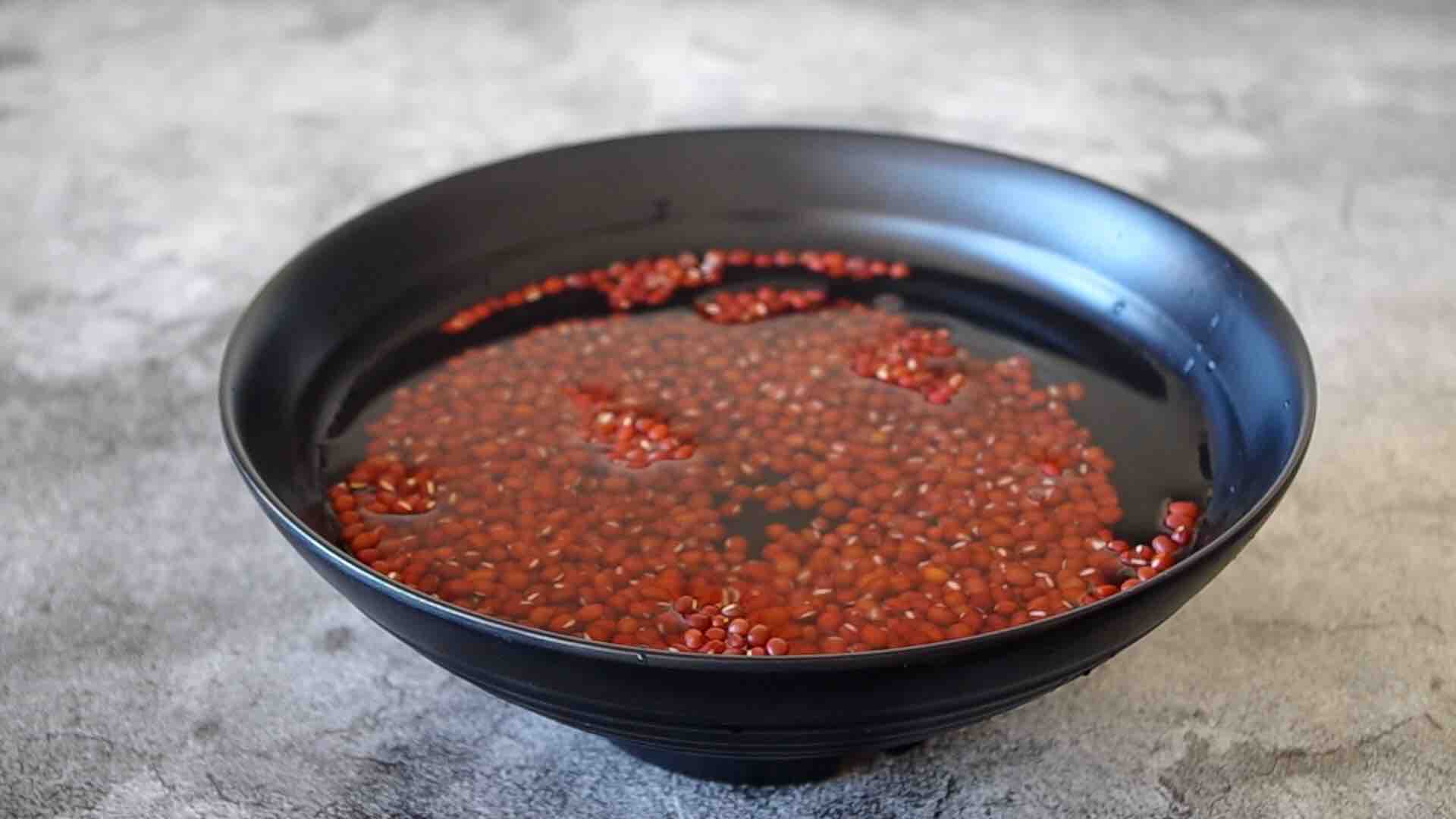 家庭版红豆沙这样做，中途不换锅也不用油炒无油无添加，方法很实用的步骤
