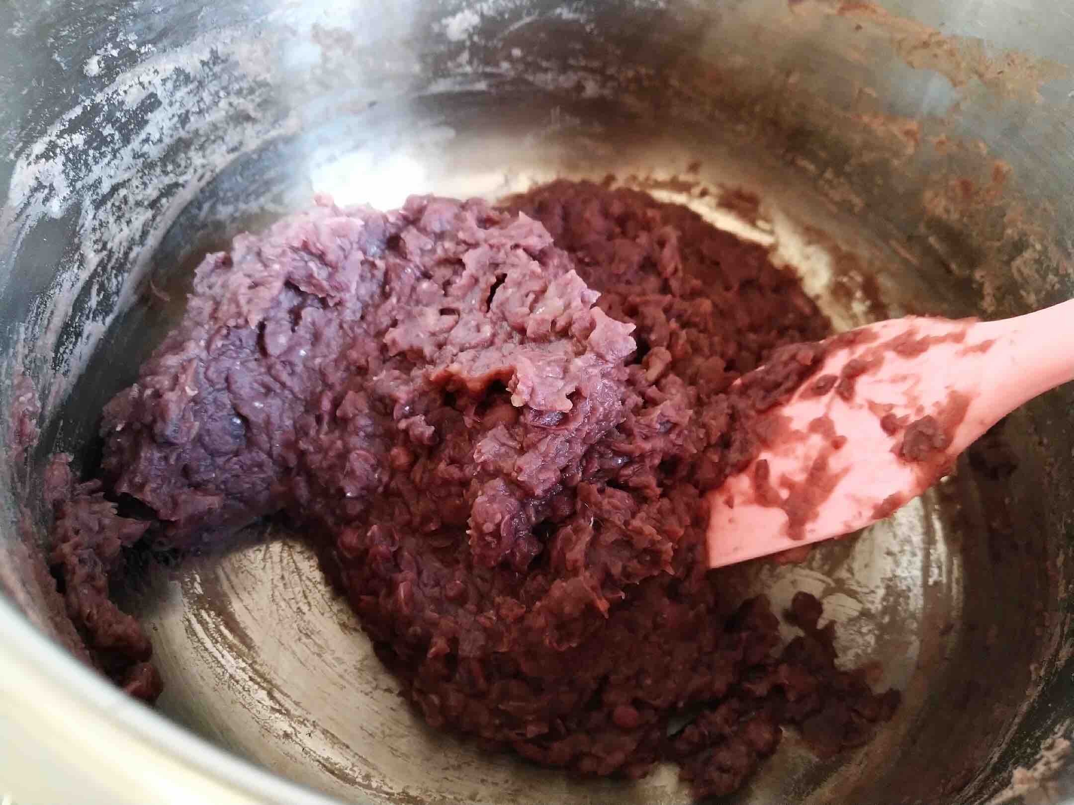 家庭版红豆沙这样做，中途不换锅也不用油炒无油无添加，方法很实用的步骤
